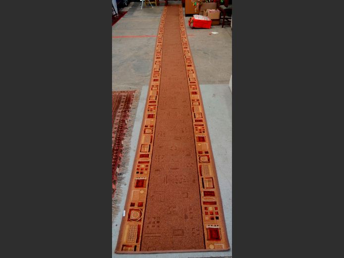 BROWN RUNNER, 940 x 67cm