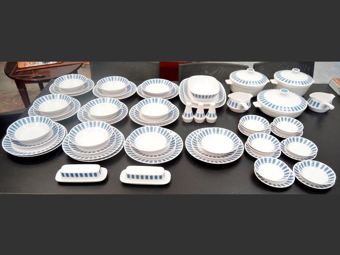 NORITAKE "PROGRESSION" 62-PIECE PART DINNER SERVICE