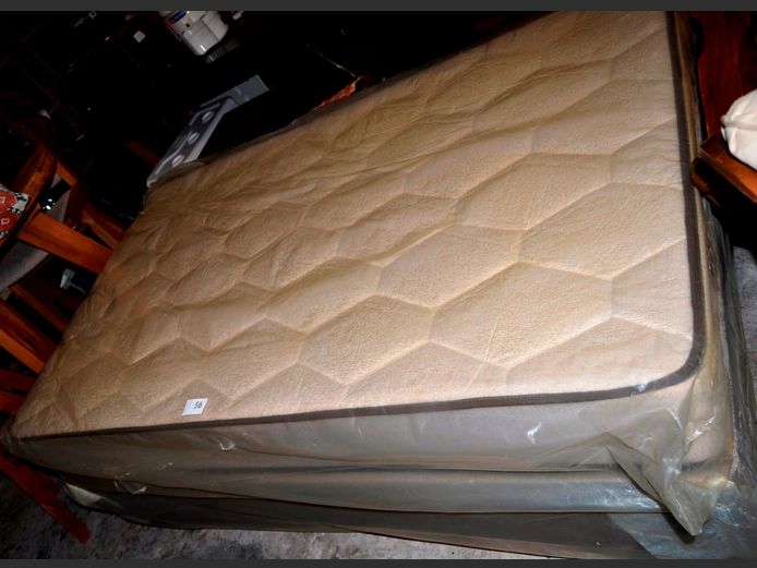 FULL HOUSE BRAND ¾ BED BASE & MATTRESS SET