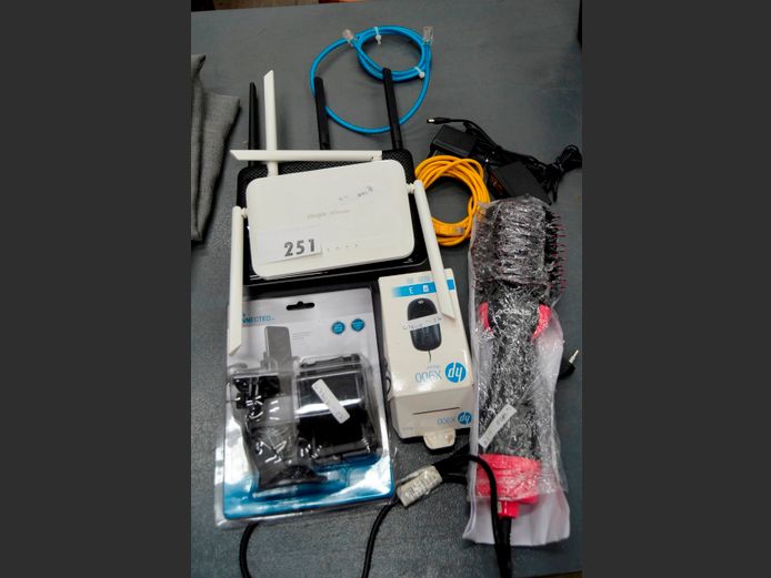 LOT: ROUTERS, HP MOUSE, AORLIS ELECTRIC HAIR STYLER, etc [Switch on, untested further] [4,5,19,36,37]