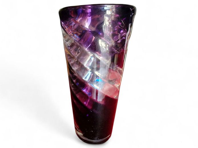 Vintage Amethyst Swirl Twist Art Glass Vase
