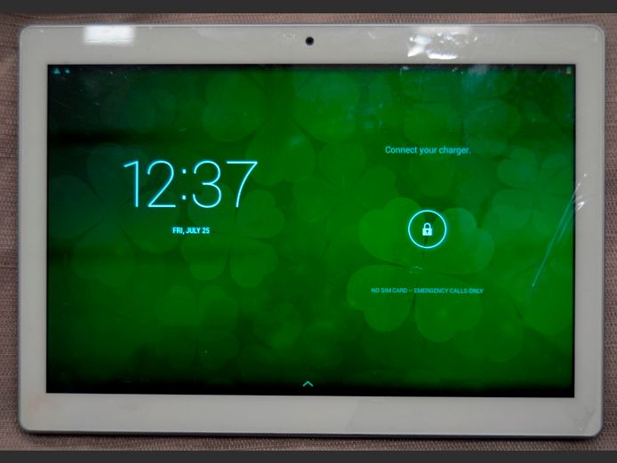 PROLINE 1051H 10" TABLET [Switches on, no charger]
