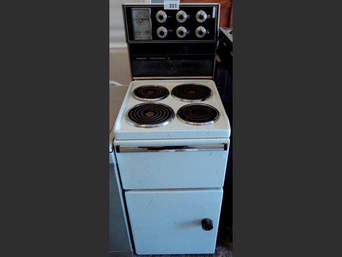 TRICITY CONTESSA PETIT 4-PLATE STOVE [Untested, cooker plug]