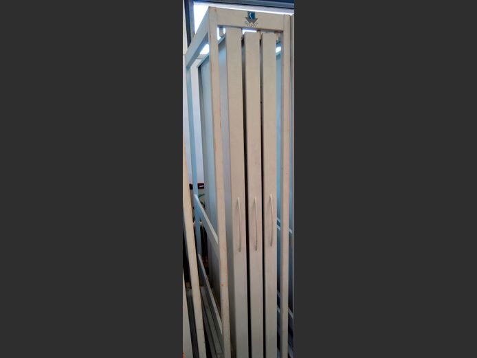METAL PULL-OUT SAMPLE CABINET, 117 x 42 x 221cm