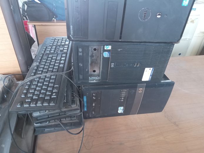 Assorted CPUs & keyboards scrap