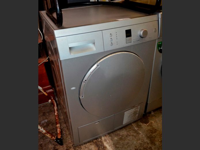METALLIC FINISH TUMBLE DRYER [Working, handle broken]