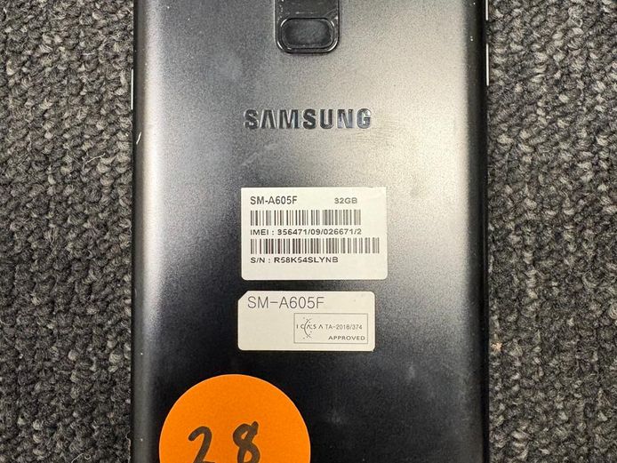 28 - Samsung Galaxy A6+