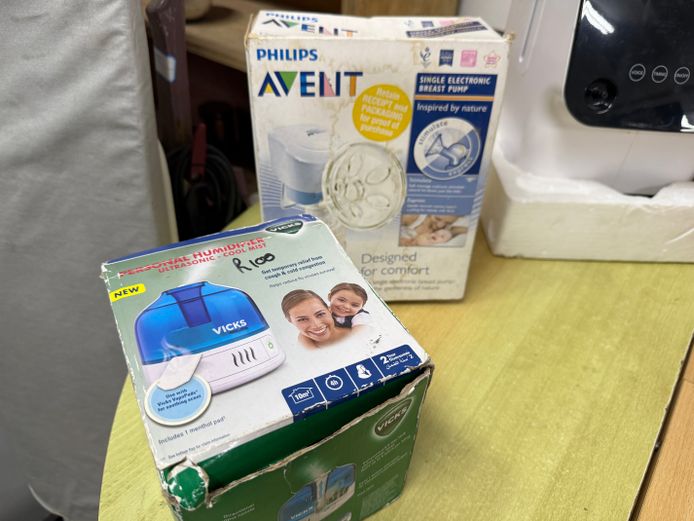 Vicks Humidifier and Philips Electric breast pump (Avent)