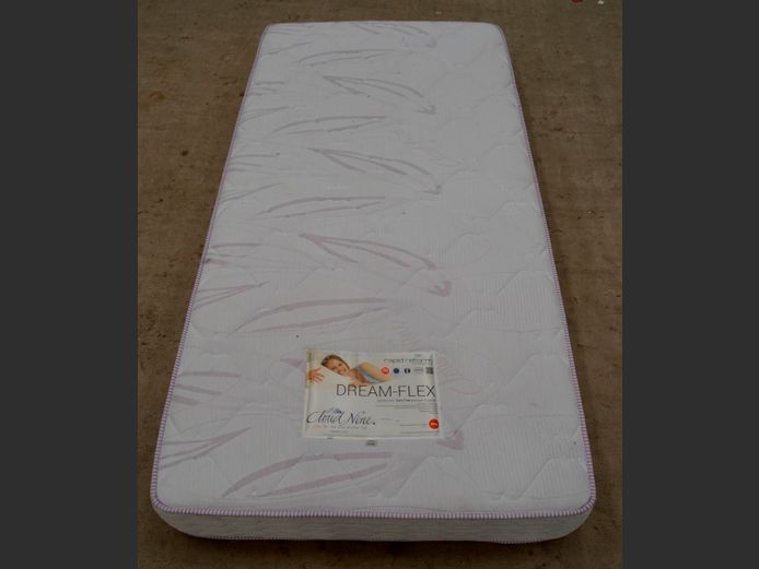 CLOUD NINE DREAM-FLEX SINGLE MATTRESS ONLY [No base]