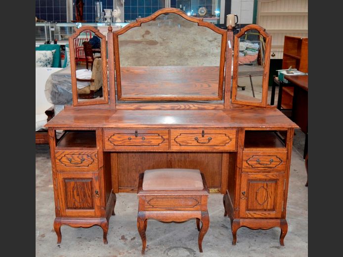 ADAM BEDE OLD ENGLISH OAK DRESSING TABLE WITH MIRRORS & STOOL, 143 x 42 x 142cm & 41 x 32 x 45cm