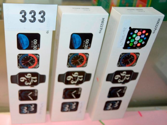 LOT: 3 x SMART WATCHES [Untested]