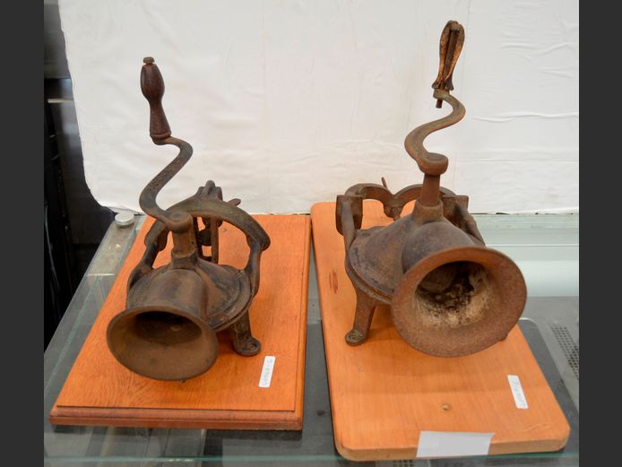 LOT: 2 x ANTIQUE COFFEE GRINDERS