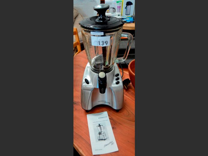 KENWOOD SMOOTHIE PRO WITH MANUAL [Switches on]