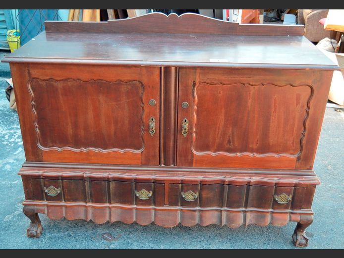 IMBUIA BALL & CLAW 2-DOOR, 2-DRAWER SIDEBOARD, 137 x 52 x 103cm [Top split, Locked]