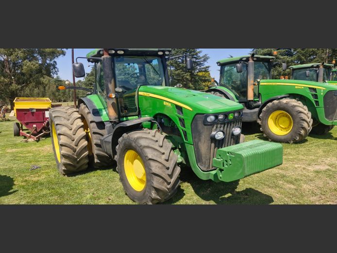 John Deere 8295R-trekker – 2011 – nuwe enjin – 10 331 ure