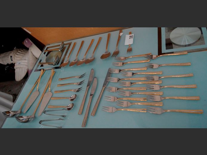 SET STAINLESS STEEL & GOLD PLATED CUTLERY, etc (40 Pieces)