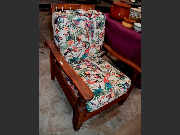 OAK & RIEMPIE MORRIS CHAIR WITH CUSHIONS