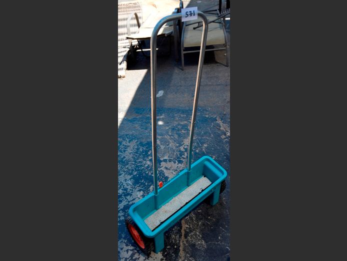 FERTILISER SPREADER