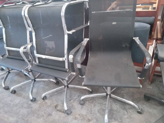 Mesh swivel office chairs with metal frame