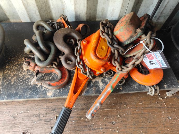 LOT CHAIN BLOCKS, HOOKS AND SHACKLES.