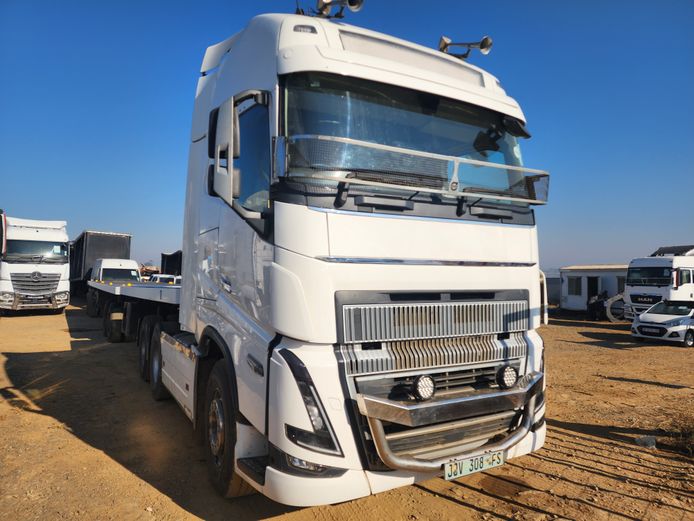 2021 VOLVO FH16 550 HP 6X4 TRUCK TRACTOR 