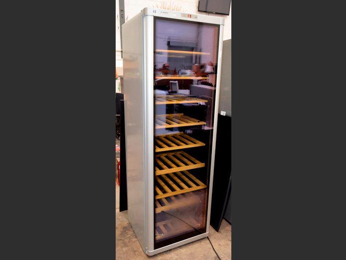BOSCH WINE COOLER [Getting cold]