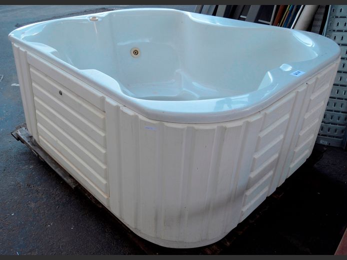JACUZZI, 180 x 145 x 93cm