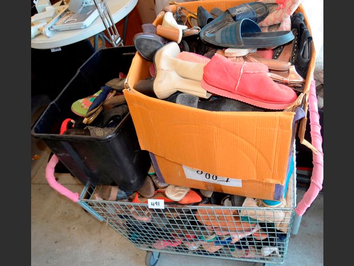 LARGE JOB LOT: ASSORTED SHOES [Excl. Bin]