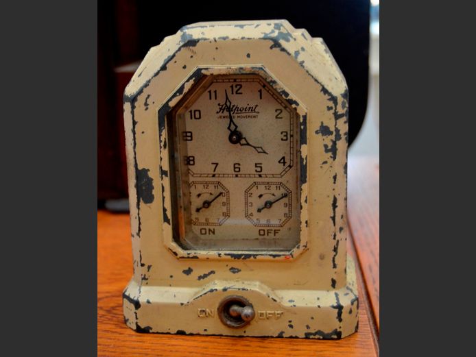 ANTIQUE HOTPOINT AUTOMATIC RANGE TIMER, 11 x 6 x 14cm