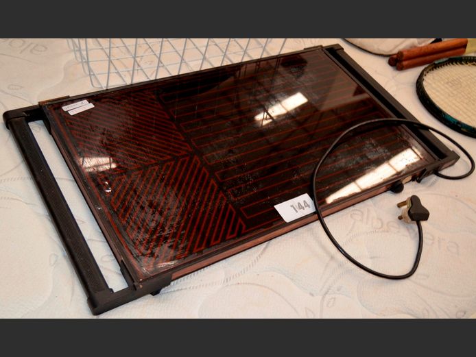 SALTON HOTTRAY, 76 x 39cm [Switches on, untested further].