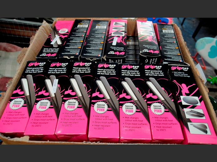 LOT: GRIP EZE HAIR IRON SILICONE MATS