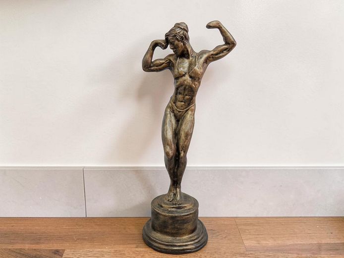 Vintage Style Trophy Statue "Classic Victory Pose"