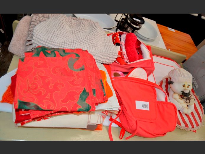 LOT: BATH MATS, DISH TOWELS, PLACEMATS, etc