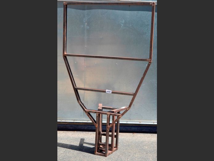 METAL DECORATIVE GARDEN STAND
