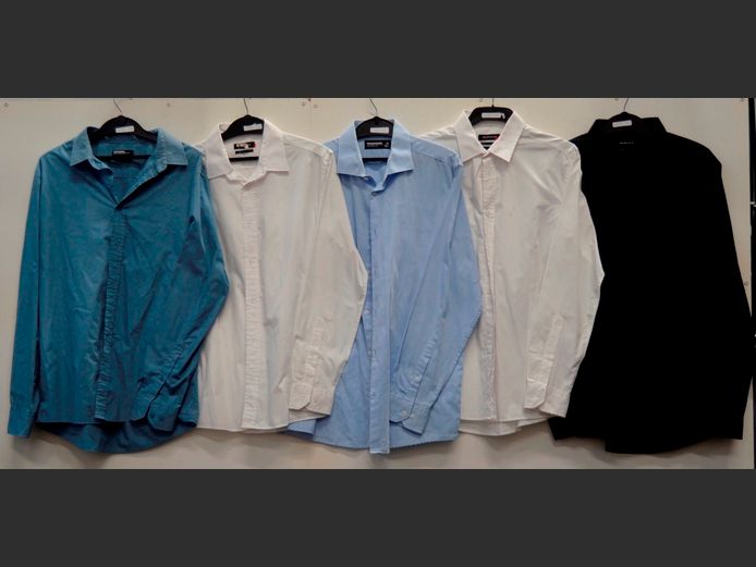 LOT OF 5 MEN'S SHIRTS: MARKHAM & WOOLWORTHS [Sizes Medium, Large & 42]