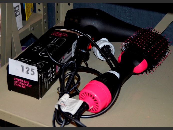 HAIRDRYER, HOT AIR BRUSH & A HAIR CURLER [Untested]