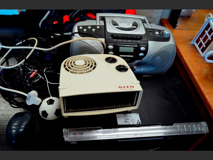 TELEFUNKEN CD/RADIO, SINOTECH DVD PLAYER & A FAN HEATER [Untested]