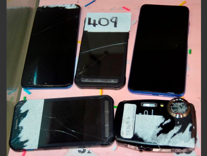 LOT: CELLPHONES, etc [Damaged, untested]