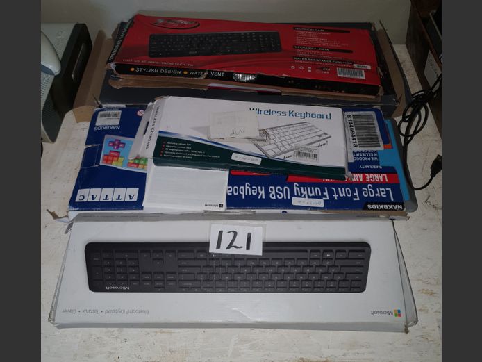 LOT: COMPUTER KEYBOARDS