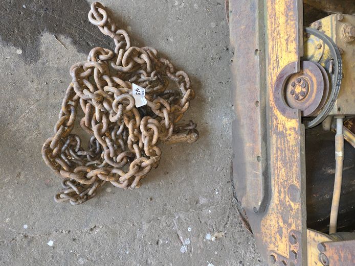EXCAVATOR CHAIN 