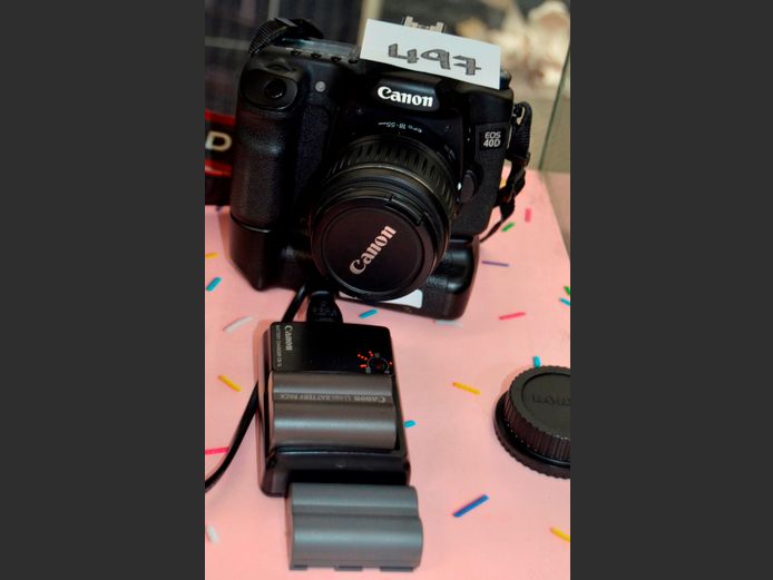 CANON 40D CAMERA WITH 18-55mm LENS & BATTERY GRIP [Untested] [#: 413950116]