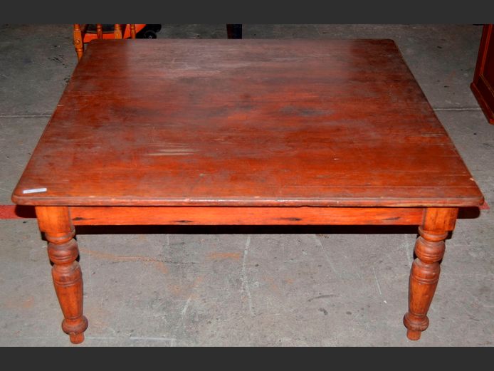 OREGON PINE COFFEE TABLE, 98 x 98 x 46cm