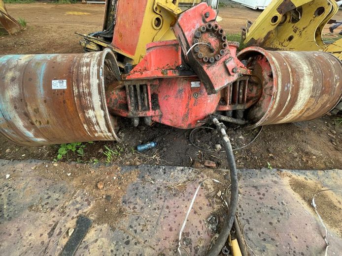 SANDVIk 621 COMPLETE FRONT AXLE