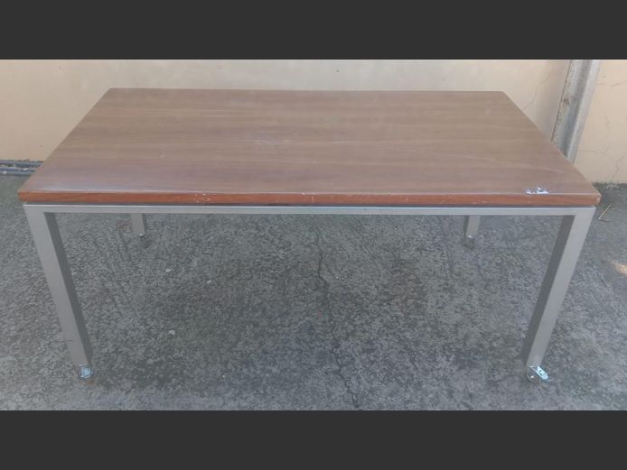CHERRY FOIL 6-SEATER TABLE ON CASTORS