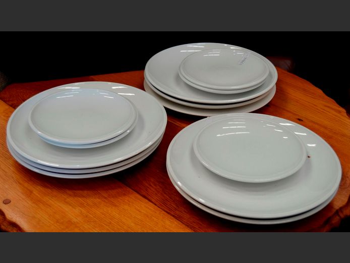 WHITE DINNER PLATES & SIDE PLATES