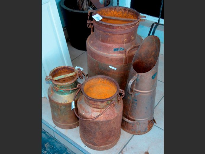 LOT: 3 x RUSTY VINTAGE MILK CANS & A COAL SCUTTLE