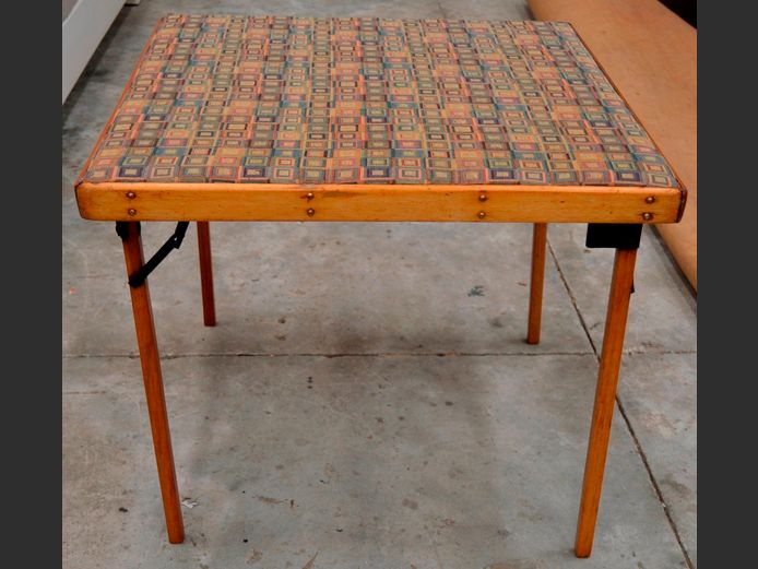 OAK FOLDING GAMES TABLE, 75 x 75 x 65cm