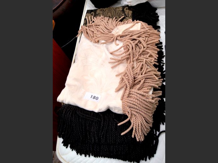 LOT: 2 x HEAVY DAMASK TABLECLOTHS