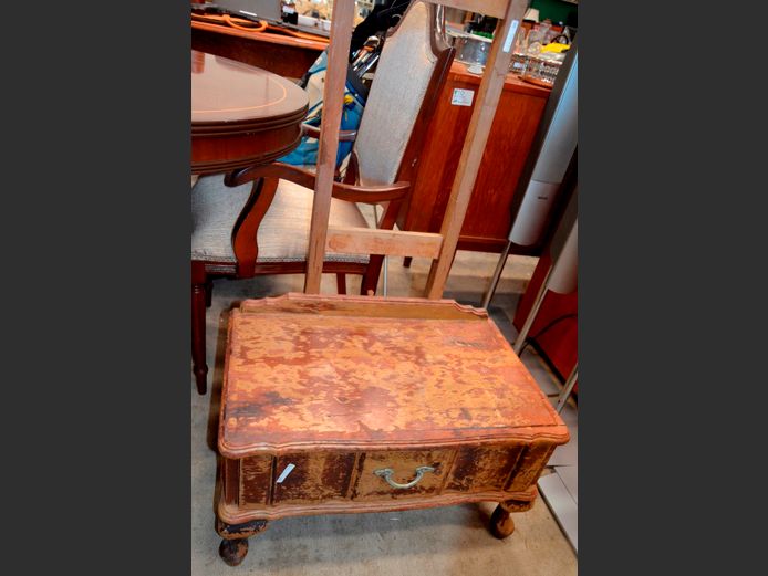 IMBUIA SINGLE DRAWER DRESSING TABLE, 63 x 39 x 107cm [No mirror, In need of restoration]