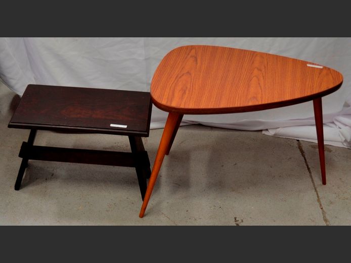 RETRO SIDE TABLE & A BLACK PAINTED SIDE TABLE, 58 x 40 x 38cm & 39 x 25 x 27cm